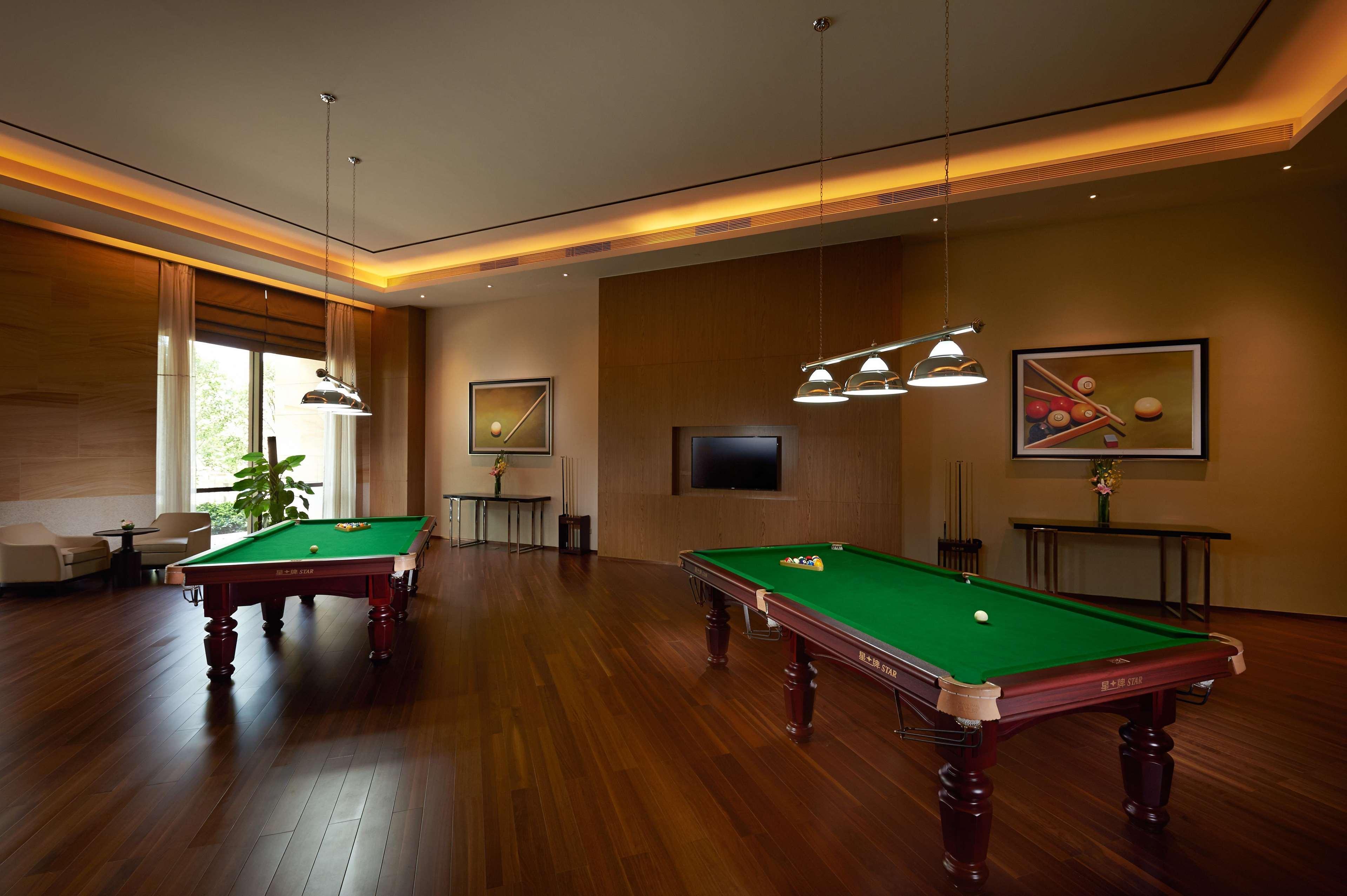 Hilton Wuhan Optics Valley Экстерьер фото