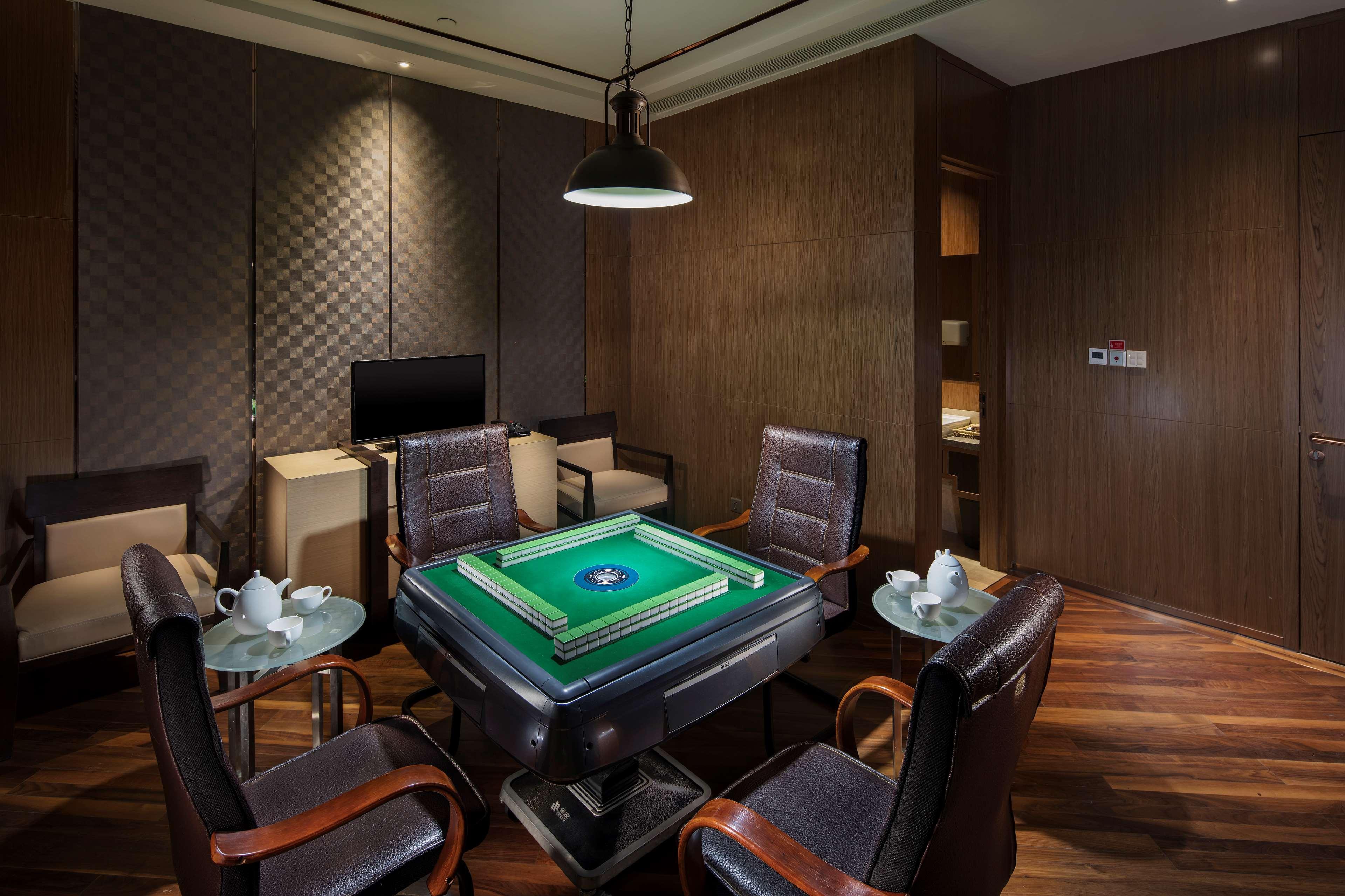 Hilton Wuhan Optics Valley Экстерьер фото