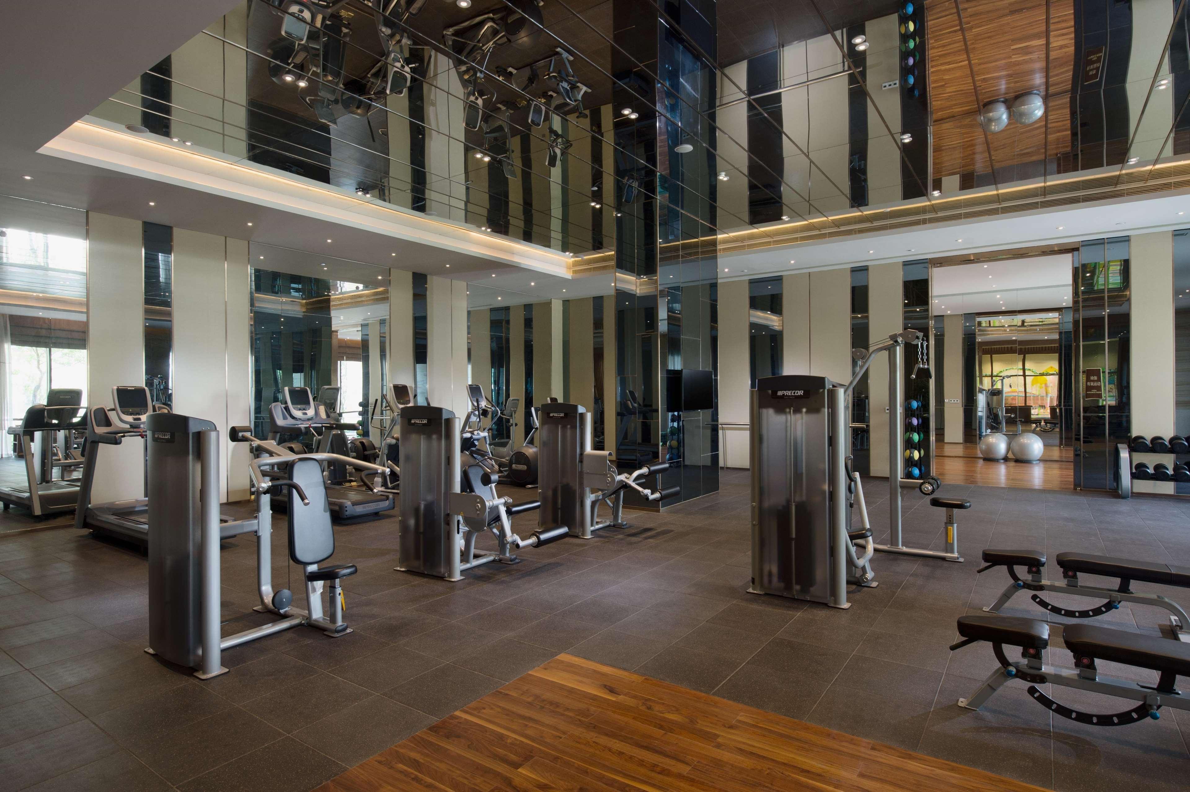 Hilton Wuhan Optics Valley Экстерьер фото
