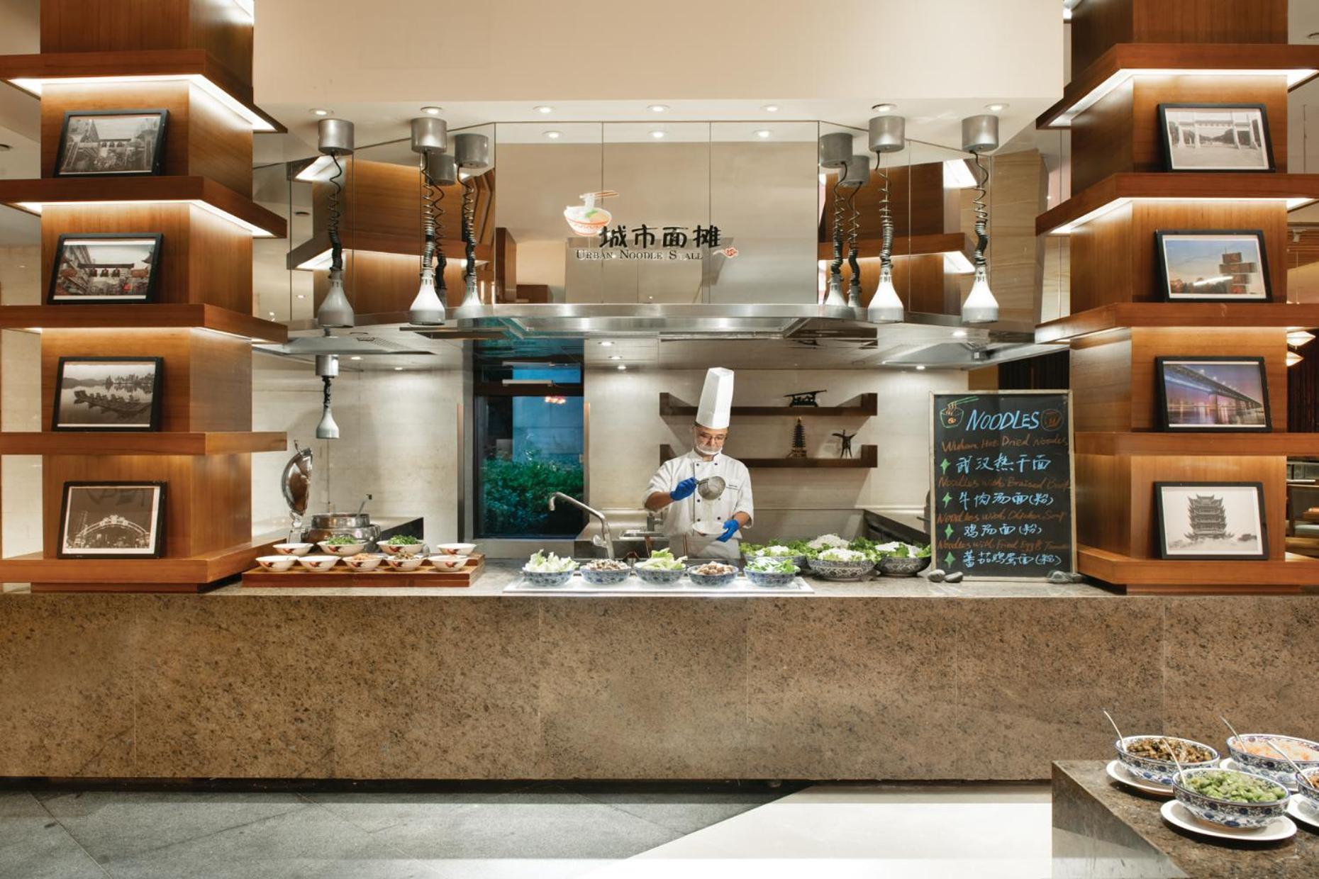 Hilton Wuhan Optics Valley Экстерьер фото