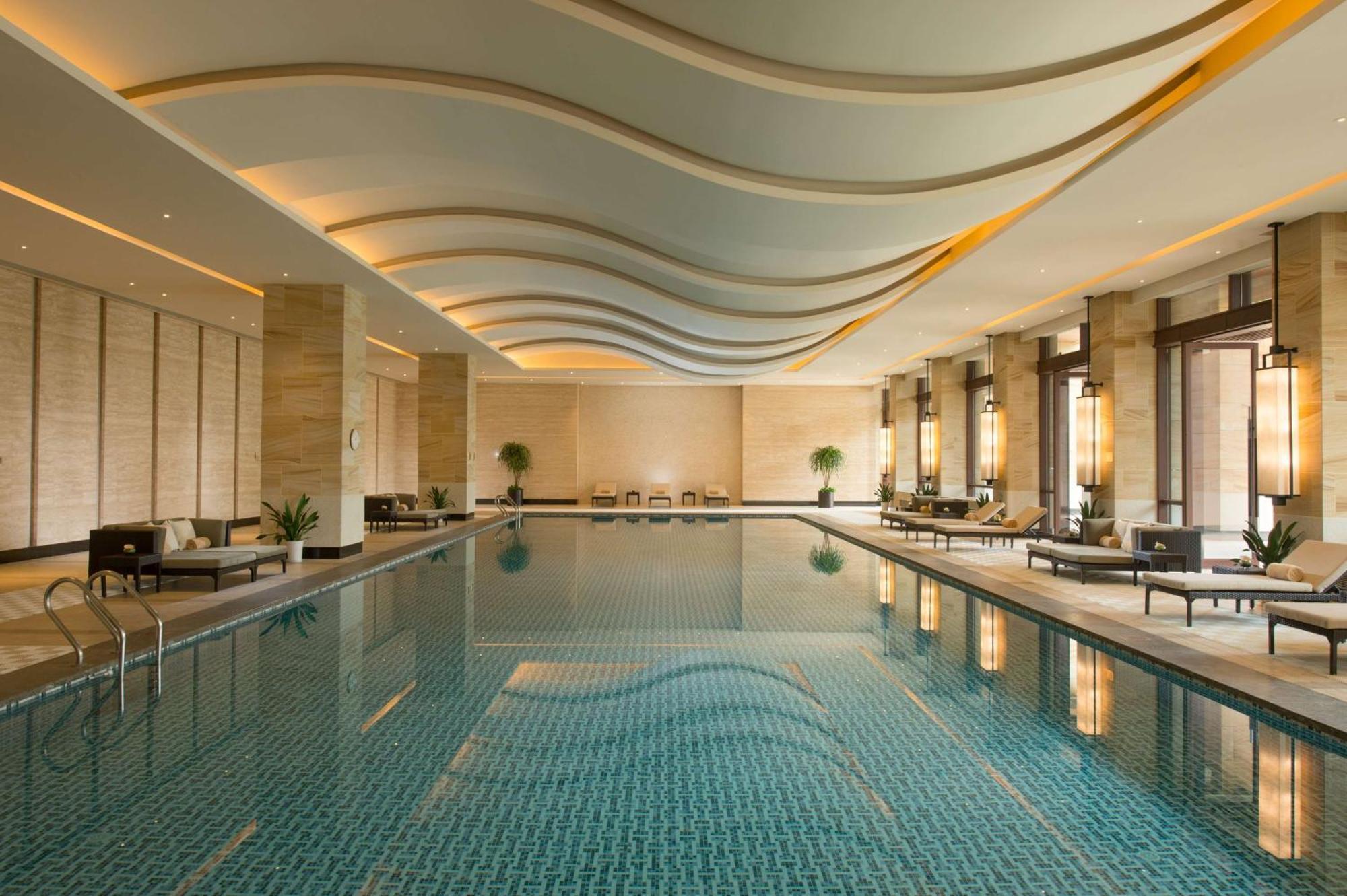 Hilton Wuhan Optics Valley Экстерьер фото